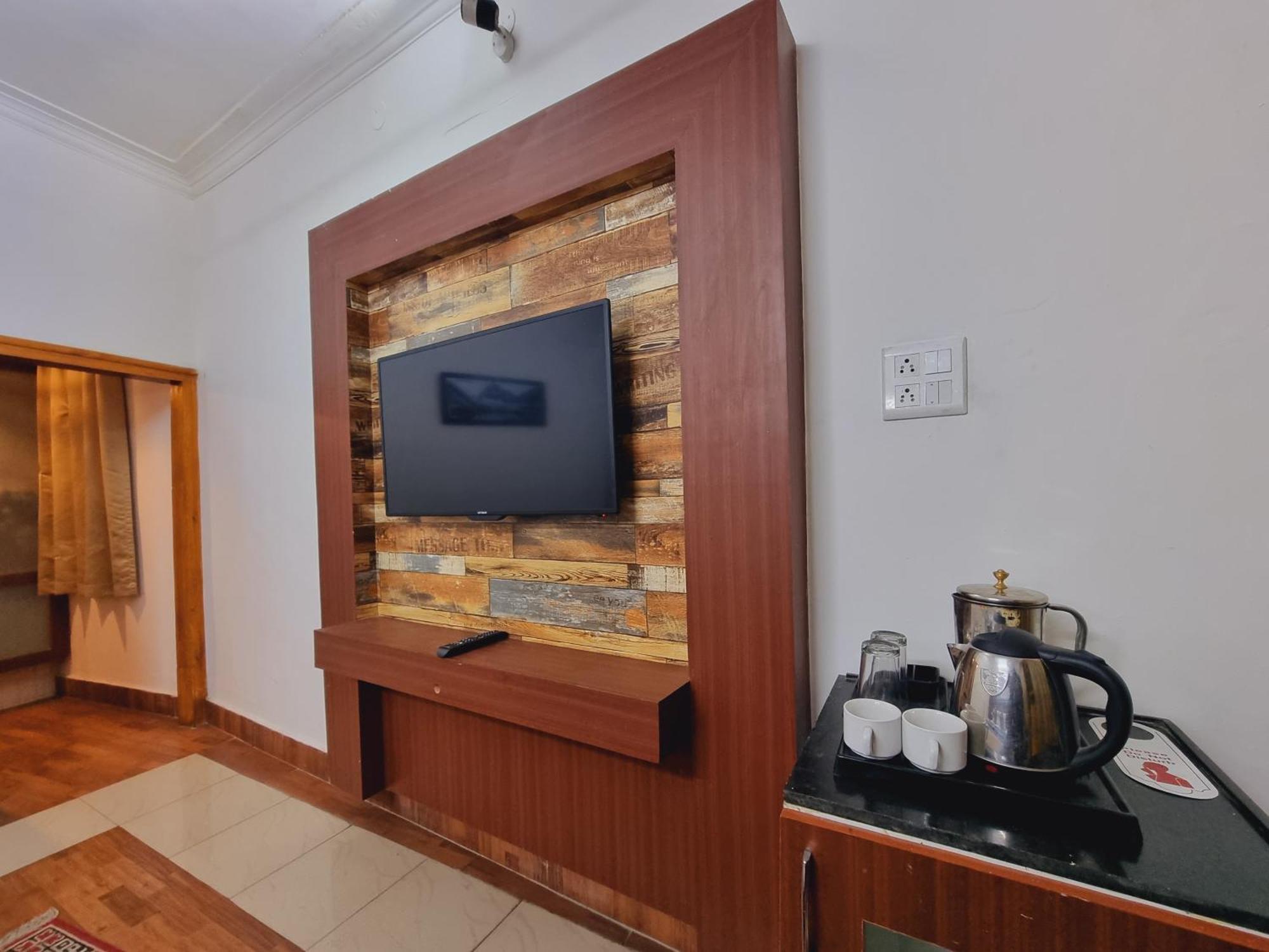 Wow Hotels Green View Dalhousie Exterior photo